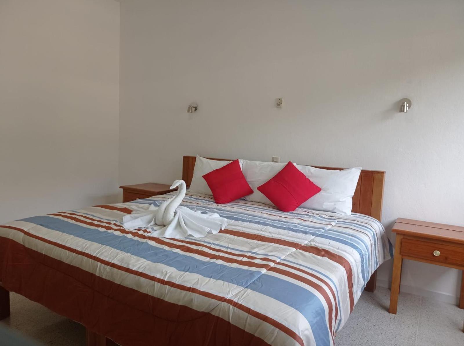 Hotel Los Leones Palenque Kültér fotó